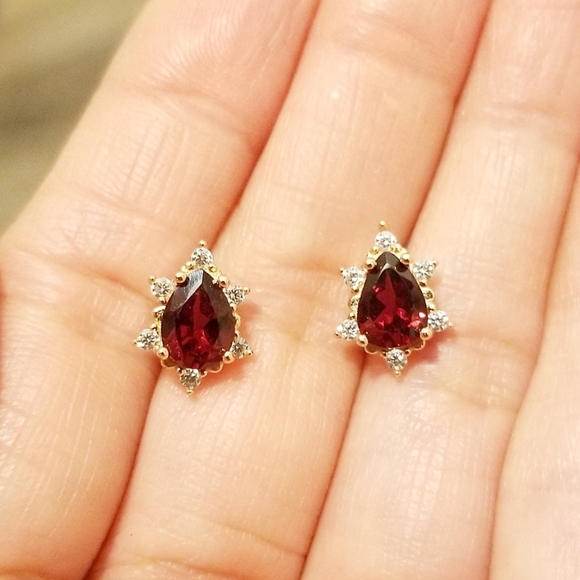 ⚠️TEMP OUT OF STOCK⚠️ NATURAL GARNET EARRINGS - Picture 5 of 5